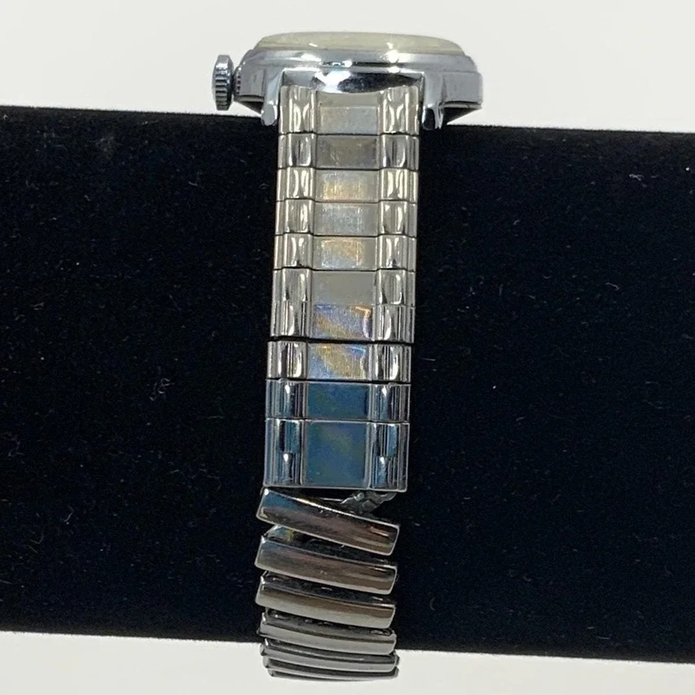 Vintage Timex Manual Wind Stainless Steel‎ Silver Cream Small Wristwatch